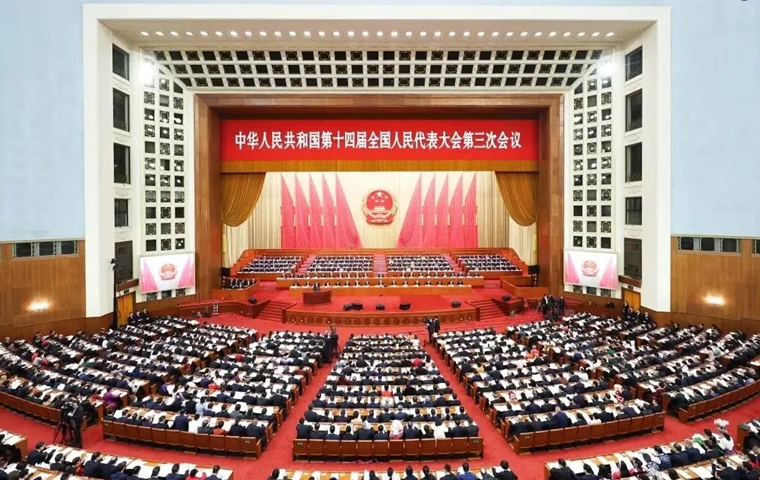 聚焦！威尼斯569vip游戏下载师生热议全国两会
