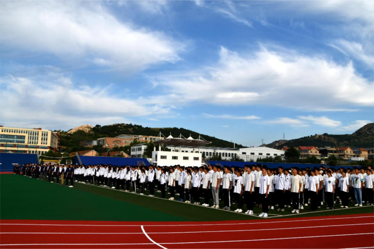 威尼斯569vip游戏下载举行2023年度秋季学期升国旗仪式