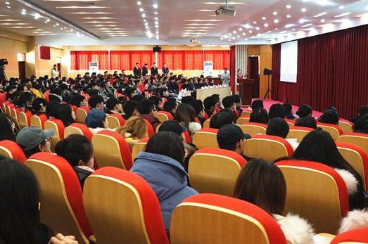 威尼斯569vip游戏下载举办新旧动能转换背景下艺术人才培养与发展论坛